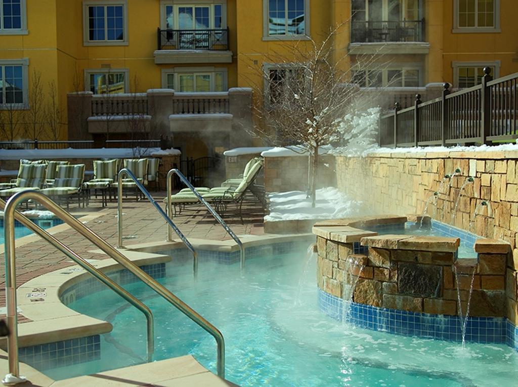 Legendary Lodging At The Ritz Вейл Зручності фото
